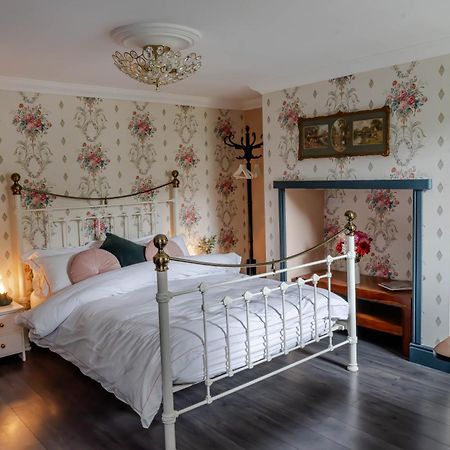 Anne Boleyn'S Escape Hotel Дийл Екстериор снимка