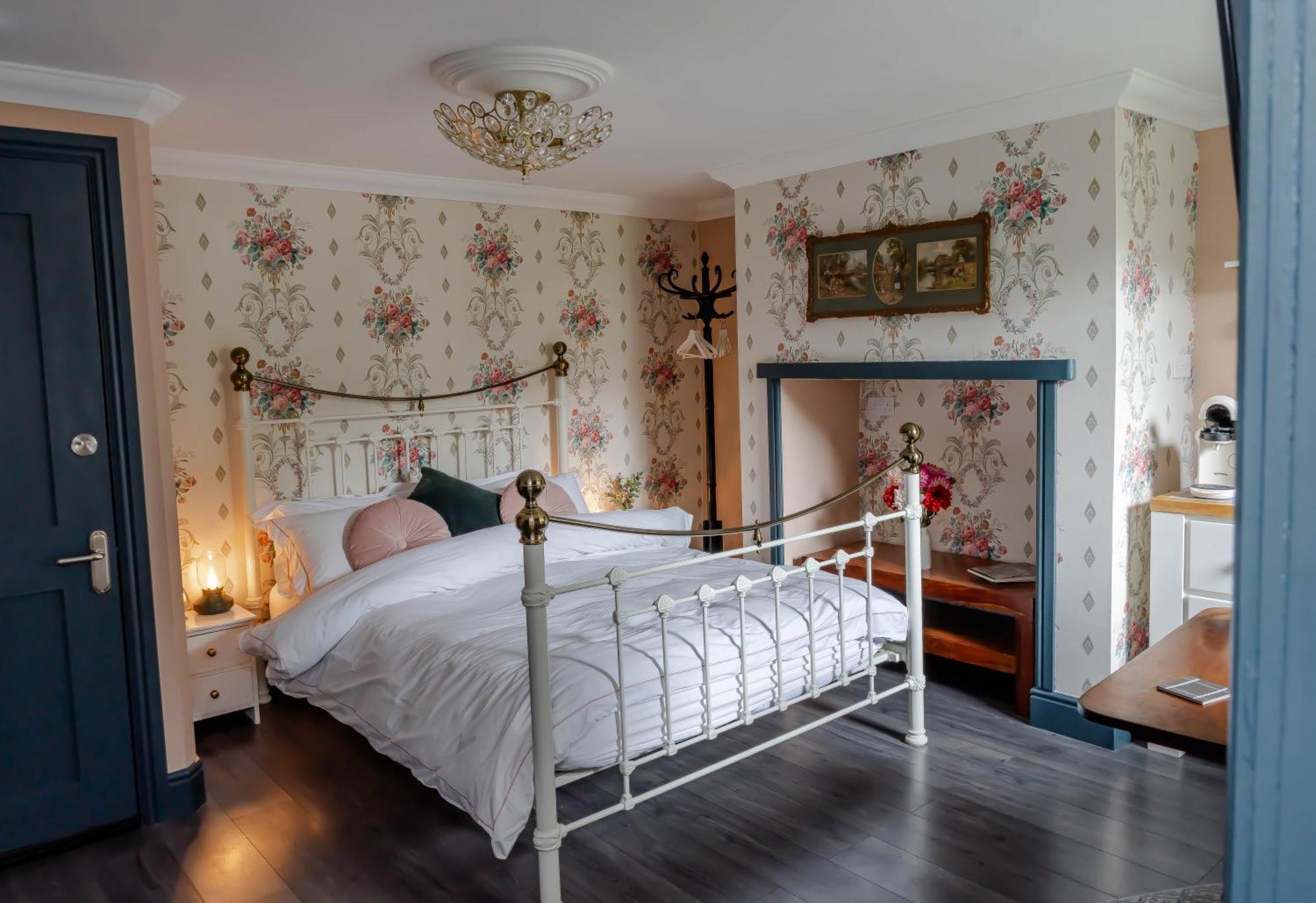 Anne Boleyn'S Escape Hotel Дийл Екстериор снимка